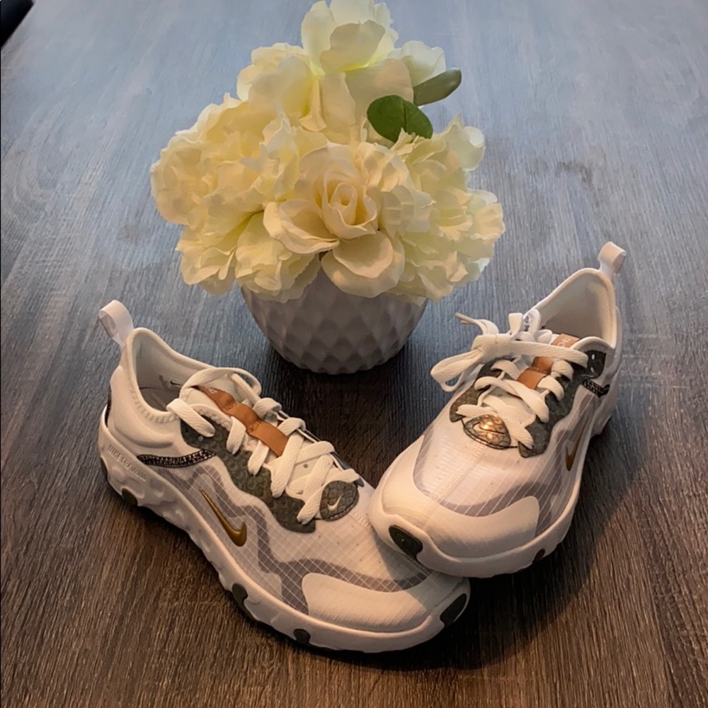 BRAND NEW‼️‼️Nike snaeakers!